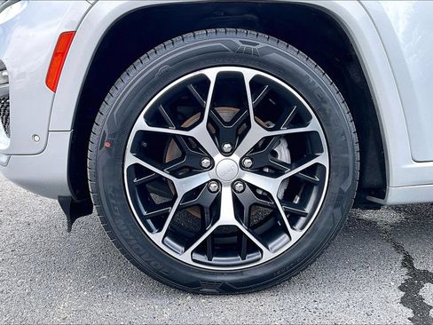 Used 2022 Jeep Grand Cherokee Summit AWD/4WD image 35