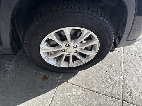 Used 2019 Jeep Cherokee Latitude w/ Popular Appearance Group image 12