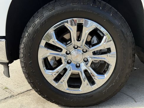 Used 2024 Chevrolet Silverado 1500 LTZ image 12