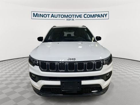 Used 2024 Jeep Compass Latitude image 3