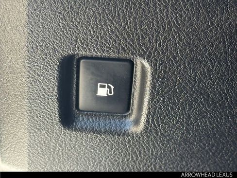 Used 2023 Lexus GX 460 Premium w/ Accessory Package image 26