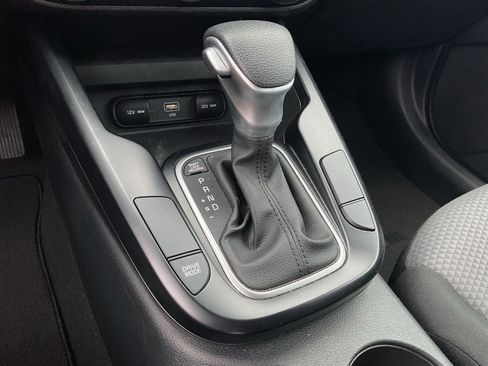 Used 2025 Kia Soul LX w/ LX Technology Package FWD image 16