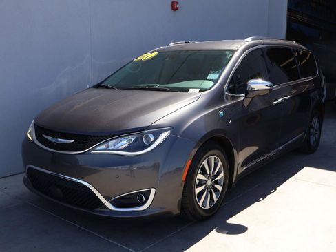 Used 2020 Chrysler Pacifica Limited w/ Advanced Safetytec Group FWD image 1