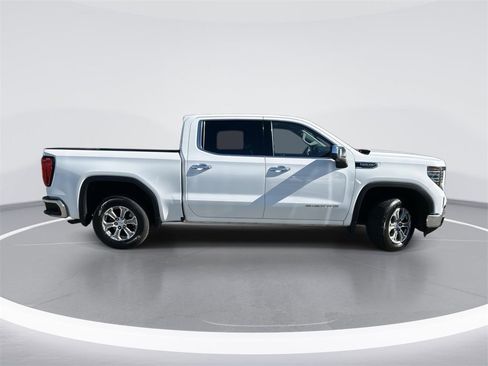 Used 2024 GMC Sierra 1500 SLT image 3