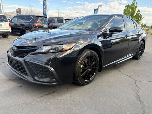 Used 2022 Toyota Camry SE w/ Cold Weather Package AWD/4WD image 3