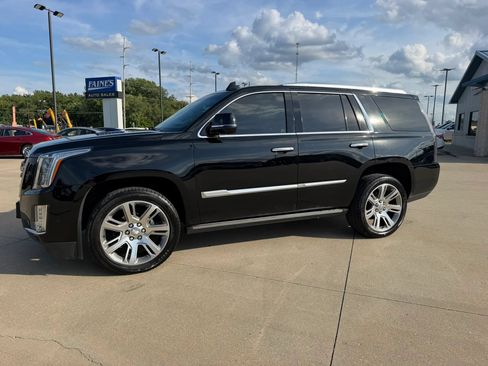 Used 2019 Cadillac Escalade Premium Luxury AWD/4WD image 7