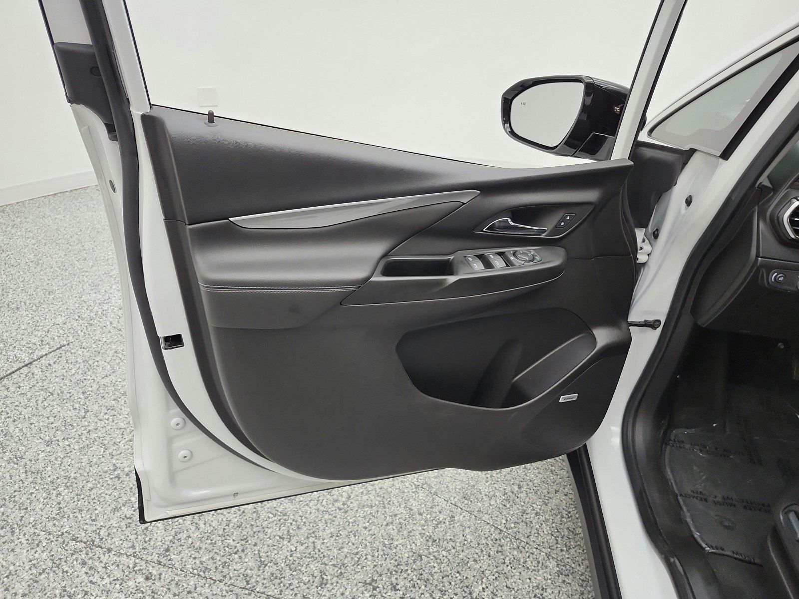 Used 2023 Chevrolet Bolt LT w/ Infotainment Package FWD image 14