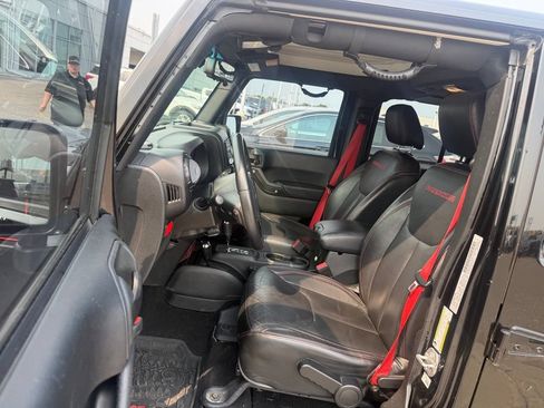 Used 2018 Jeep Wrangler Unlimited Rubicon AWD/4WD image 9