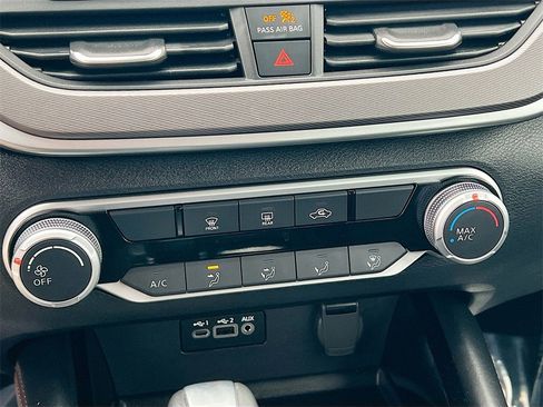 Used 2025 Nissan Altima 2.5 SR image 15