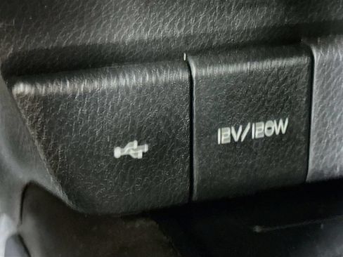 Used 2021 Toyota Camry XLE FWD image 32