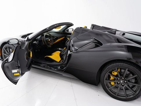 Used 2022 Ferrari SF90 Spider AWD/4WD image 17