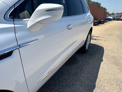 Used 2021 Buick Enclave Essence w/ Sound and Sites Package FWD image 13