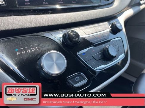 Used 2024 Chrysler Pacifica Touring-L image 16