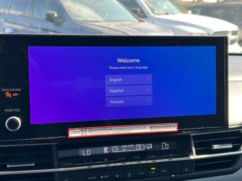 Used 2025 Toyota Sienna XLE image 37