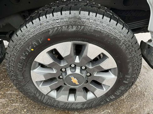 Used 2022 Chevrolet Silverado 2500 Custom w/ Custom Value Package image 17