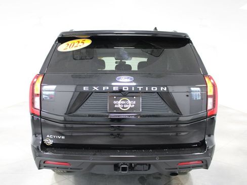 Used 2025 Ford Expedition Active RWD image 8