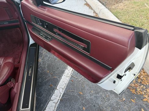 Used 1990 Buick Reatta Convertible image 21