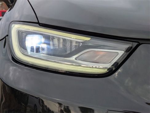 Used 2024 Chrysler Pacifica Select image 10