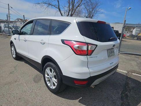 Used 2018 Ford Escape SE w/ Ford Safe & Smart Package FWD image 11