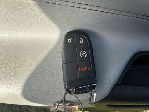 Used 2025 Jeep Compass Limited AWD/4WD image 21
