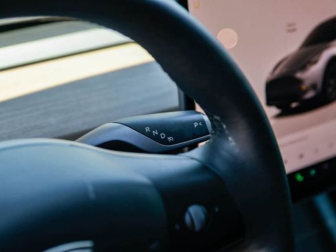 Used 2024 Tesla Model Y Long Range image 19