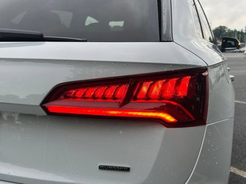 Used 2019 Audi Q5 2.0T Premium w/ Convenience Package AWD/4WD image 11