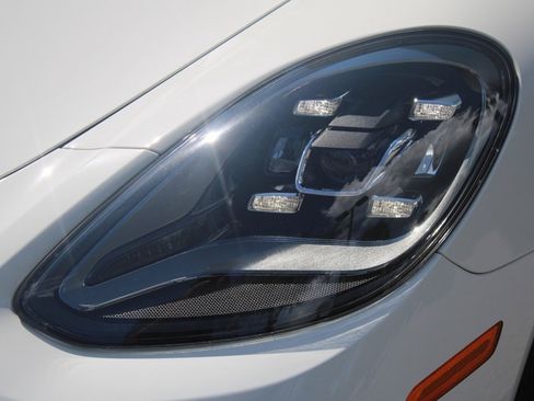 Used 2023 Porsche Panamera 4 image 11