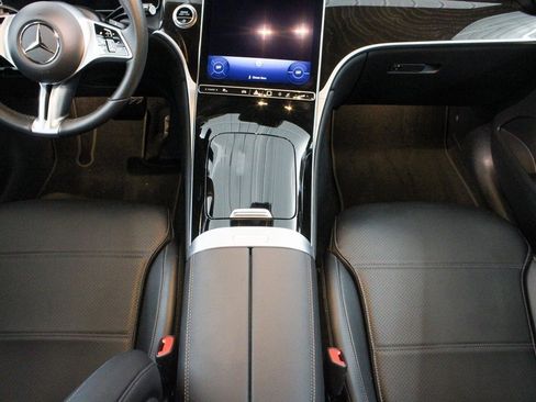 Used 2024 Mercedes-Benz GLC 300 4MATIC image 17