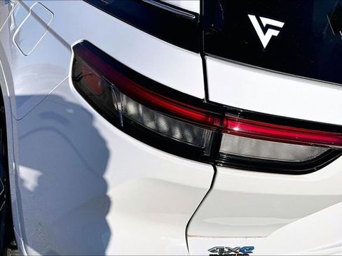 Used 2023 Jeep Grand Cherokee Overland w/ Advanced Protech Group III image 30