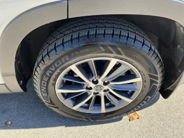 Used 2019 Toyota Highlander XLE w/ Protection Package #3 AWD/4WD image 12