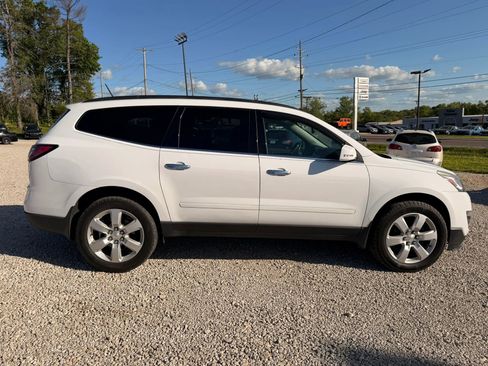 Used 2017 Chevrolet Traverse LT w/ Style and Technology Package FWD image 6