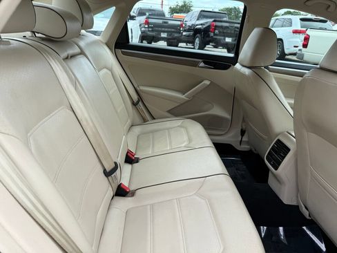 Used 2018 Volkswagen Passat 2.0T SE FWD image 25
