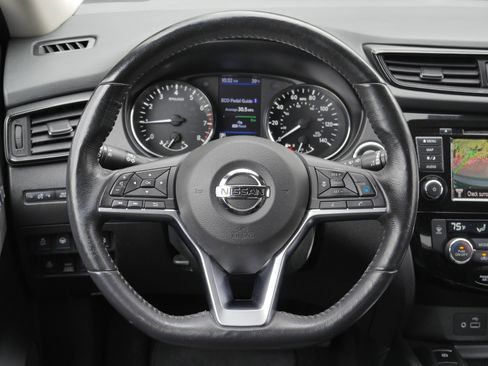 Used 2019 Nissan Rogue SV w/ Premium Package image 6