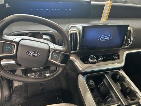 New 2027 Ford Expedition Platinum AWD/4WD image 2