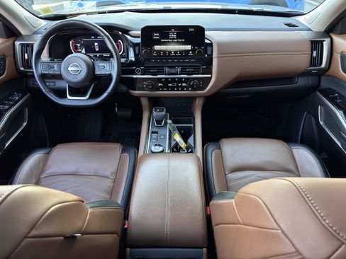 Used 2024 Nissan Pathfinder Platinum w/ Lighting Package (N93) image 27