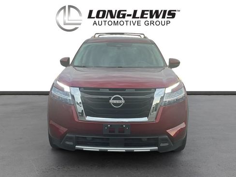 Used 2023 Nissan Pathfinder SL AWD/4WD image 11