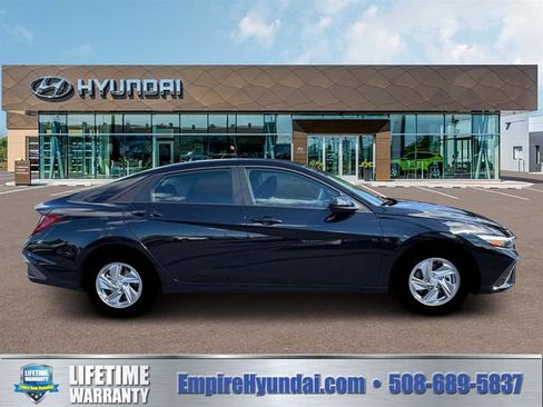 New 2026 Hyundai Elantra SE FWD image 9