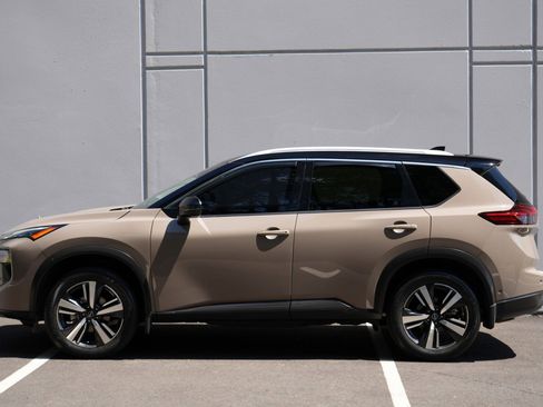 Used 2024 Nissan Rogue SL FWD image 45
