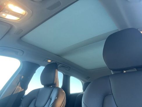 Certified 2025 Volvo XC60 B5 Plus image 39