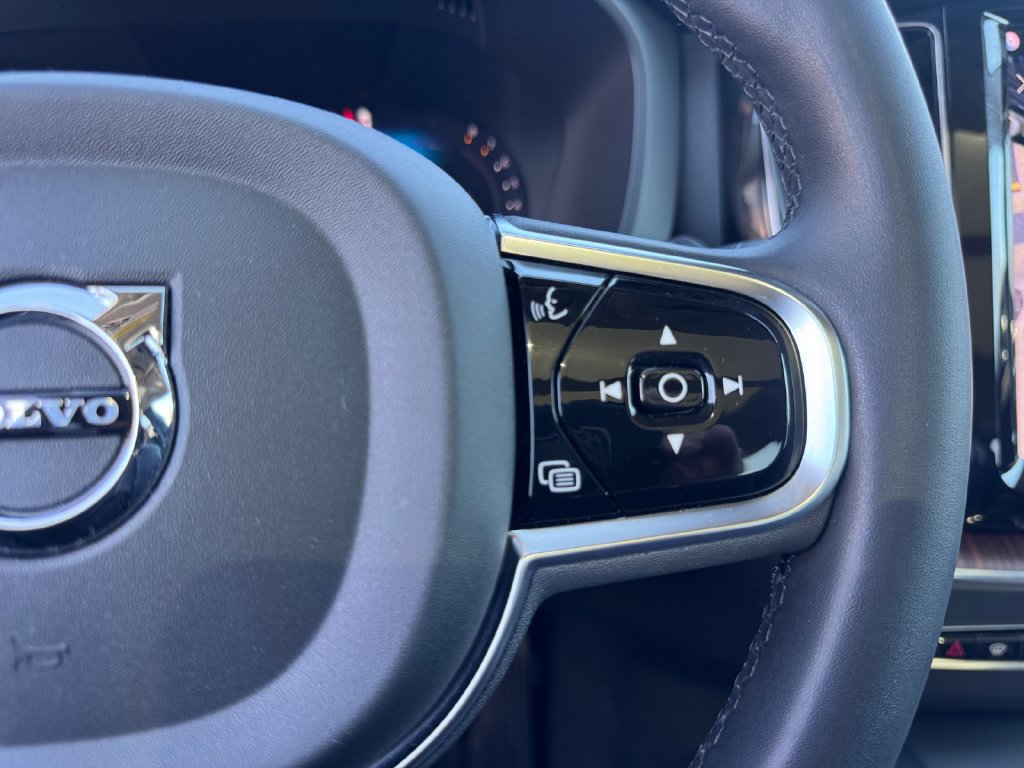 Certified 2024 Volvo XC60 B5 Plus AWD/4WD image 18