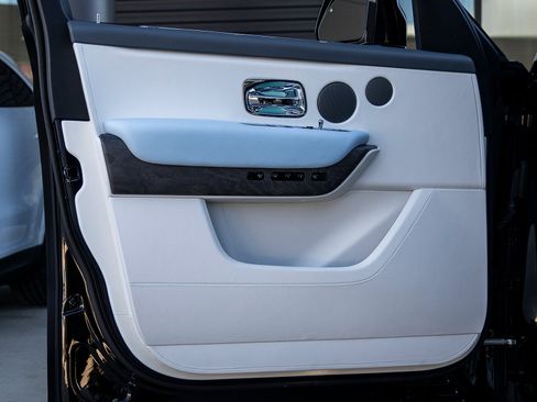 Used 2025 Rolls-Royce Cullinan image 27