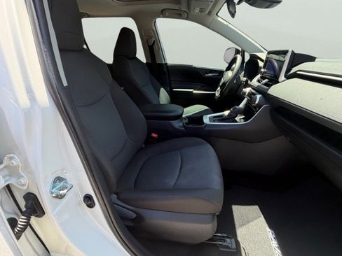 Used 2024 Toyota RAV4 XLE w/ Convenience Package FWD image 17