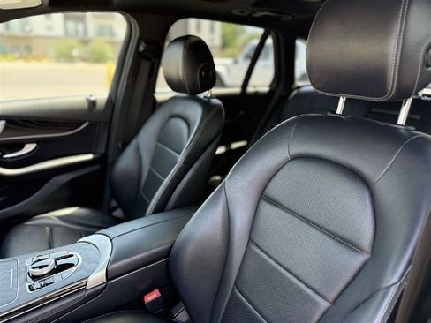 Used 2018 Mercedes-Benz GLC 300 4MATIC image 18