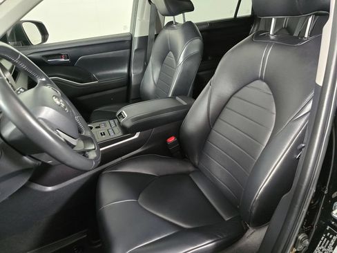 Used 2022 Toyota Highlander XLE AWD/4WD image 23