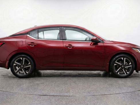 Used 2025 Nissan Sentra SV FWD image 11