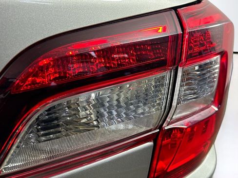 Used 2019 Subaru Outback 2.5i Limited w/ Popular Package #2 image 33