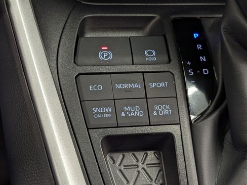 New 2025 Toyota RAV4 XLE image 28