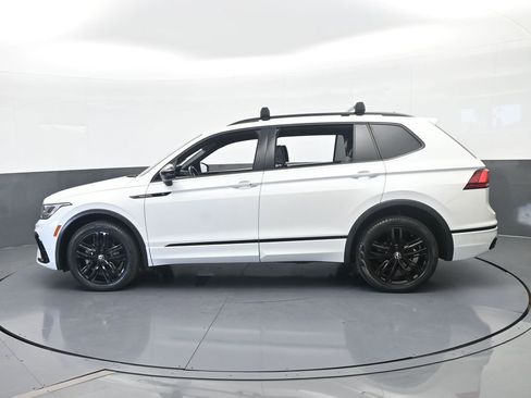 Used 2022 Volkswagen Tiguan SE R-Line image 3