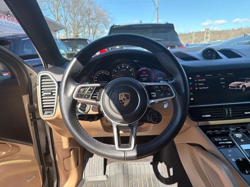 Used 2023 Porsche Cayenne Coupe image 21