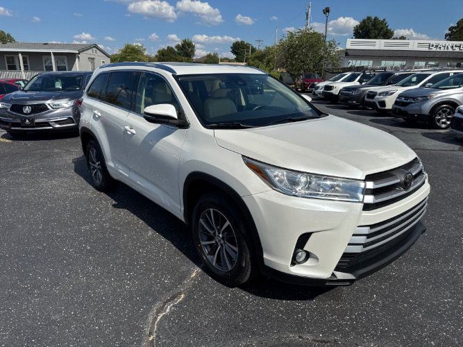 Used 2018 Toyota Highlander XLE FWD image 5